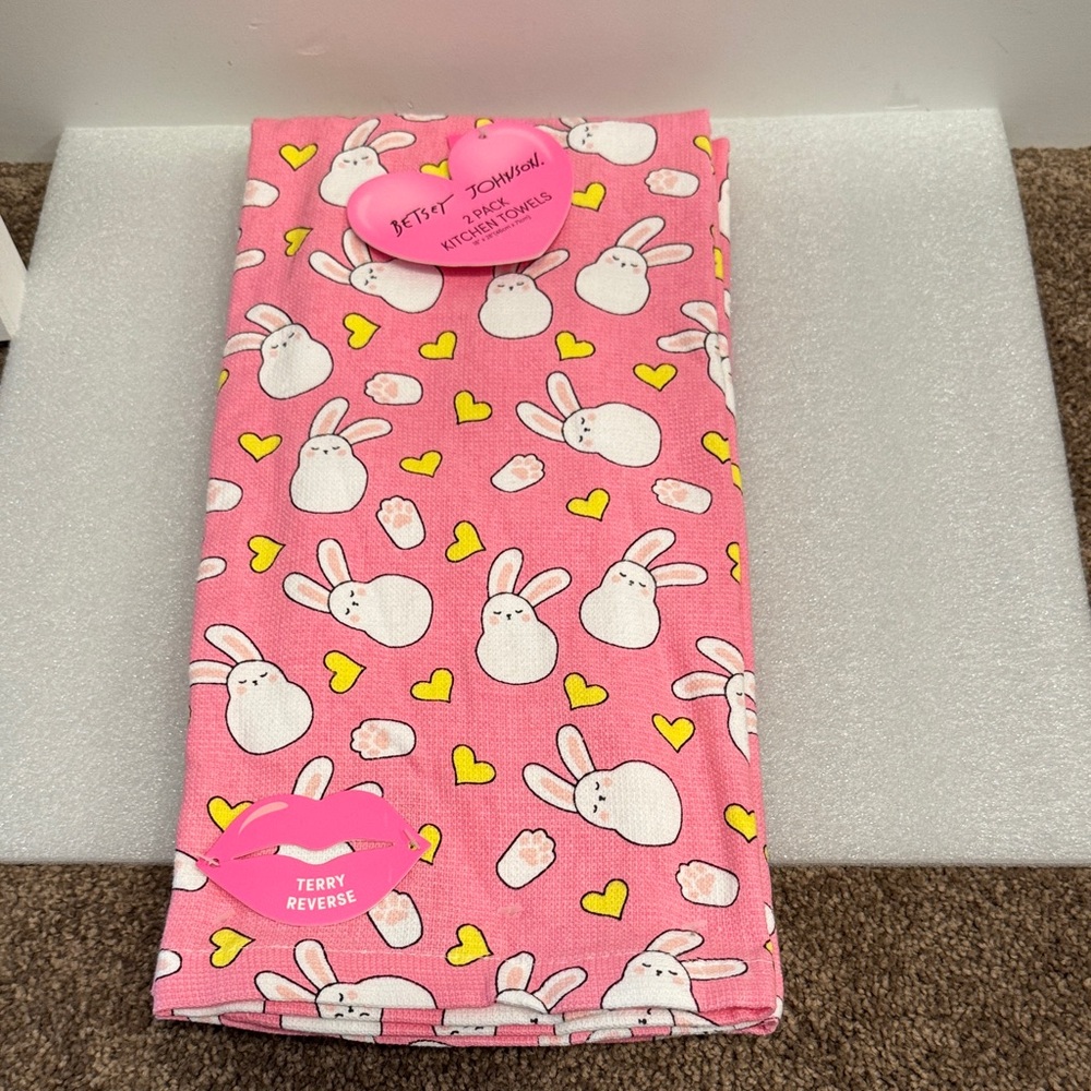 Betsey johnson bunny set of 2 kitchen towels NWT 18” x 28”